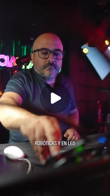 En Clandestino cada detalle está pensado para que la música se sienta diferente: el sonido, las luces, el ambi…